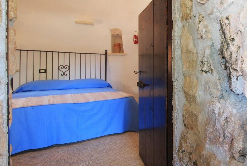 Dora Lovely Country Home