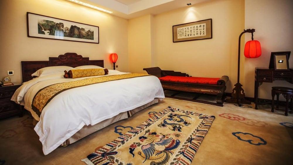 Imperial Palace Hotel