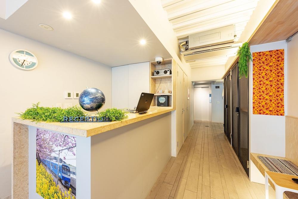 Plat Hostel Keikyu Asakusa Station