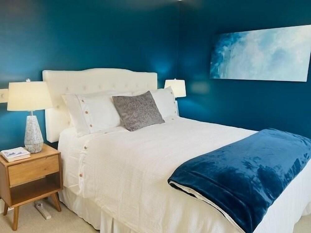 The Rainbow Connection 4 Bedroom Home by RedAwning