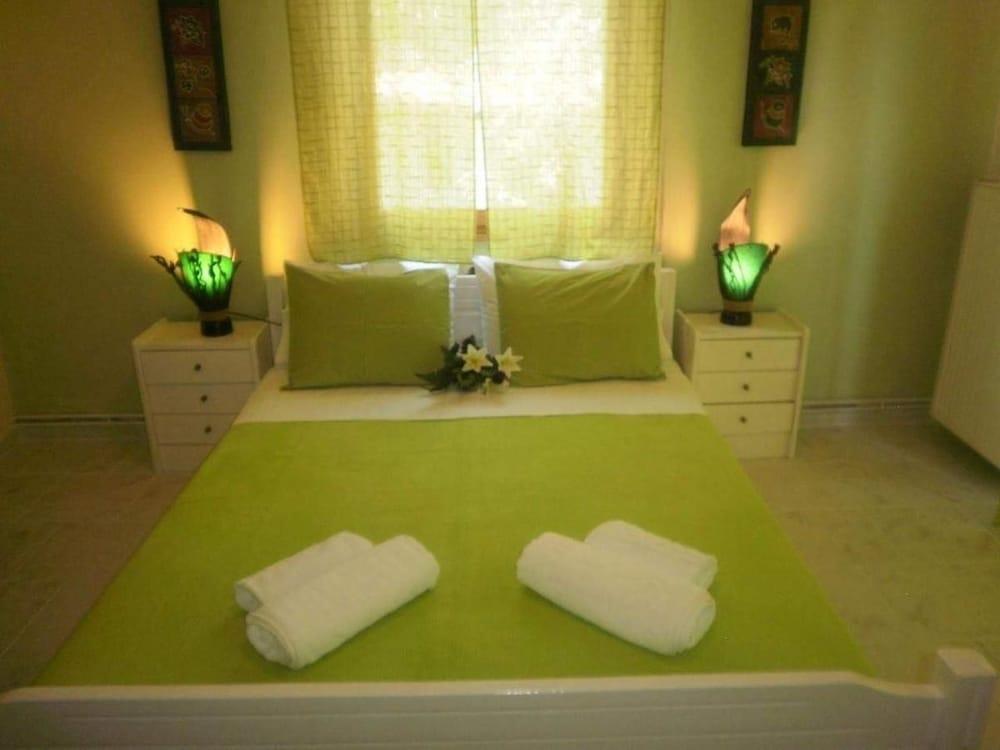 Karavos Sea View Apartments