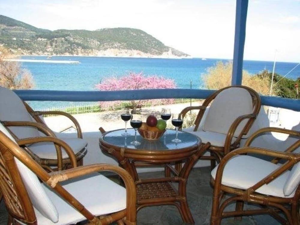 Karavos Sea View Apartments