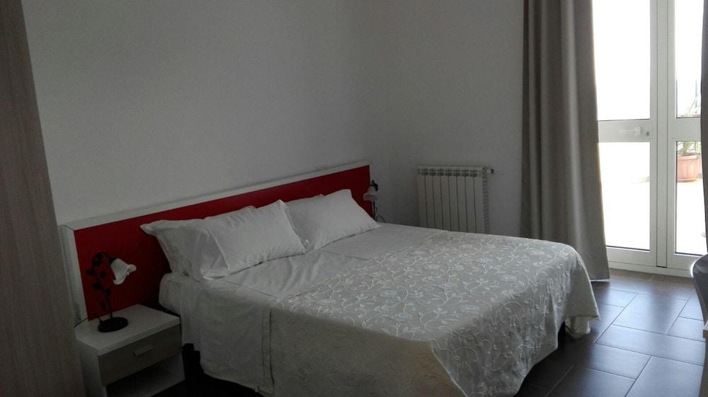 La nave sul mare di Taormina B&B