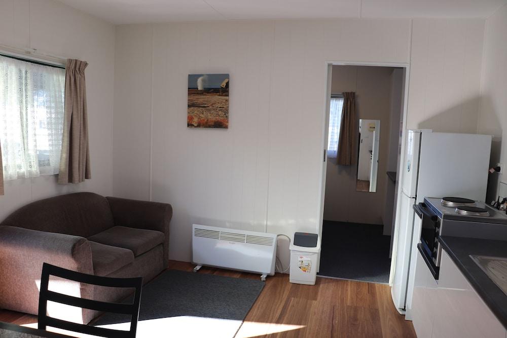 Snug Beach Cabin And Caravan Park