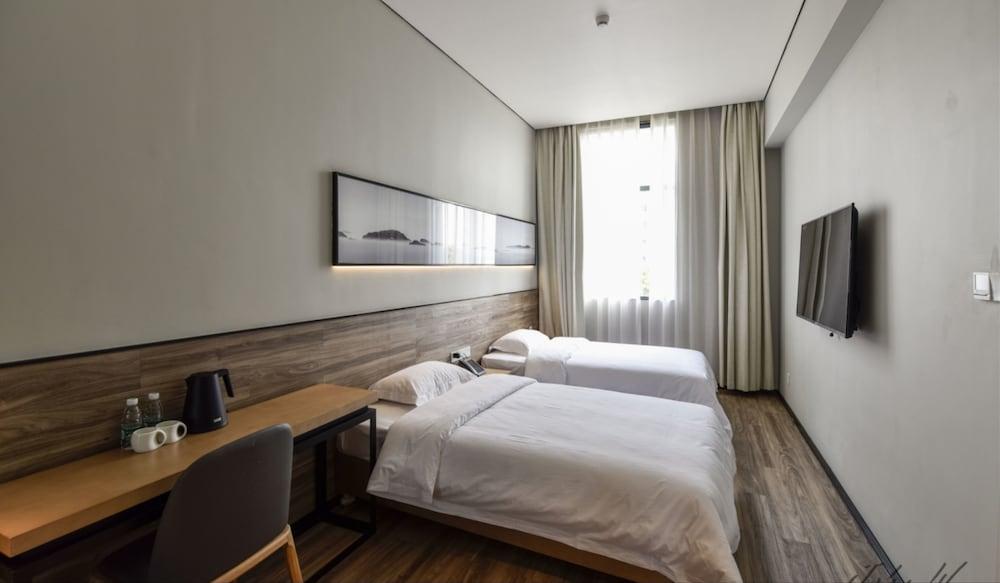 City Inn OCT Loft Branch