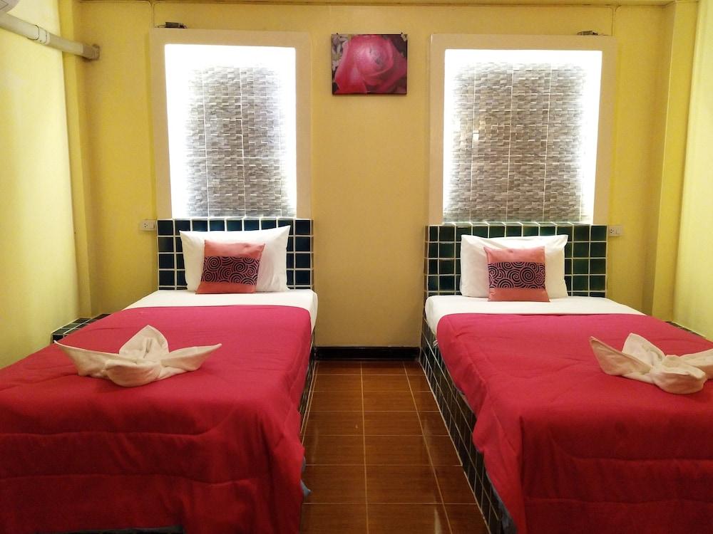 Baan Sai Thong Hotel