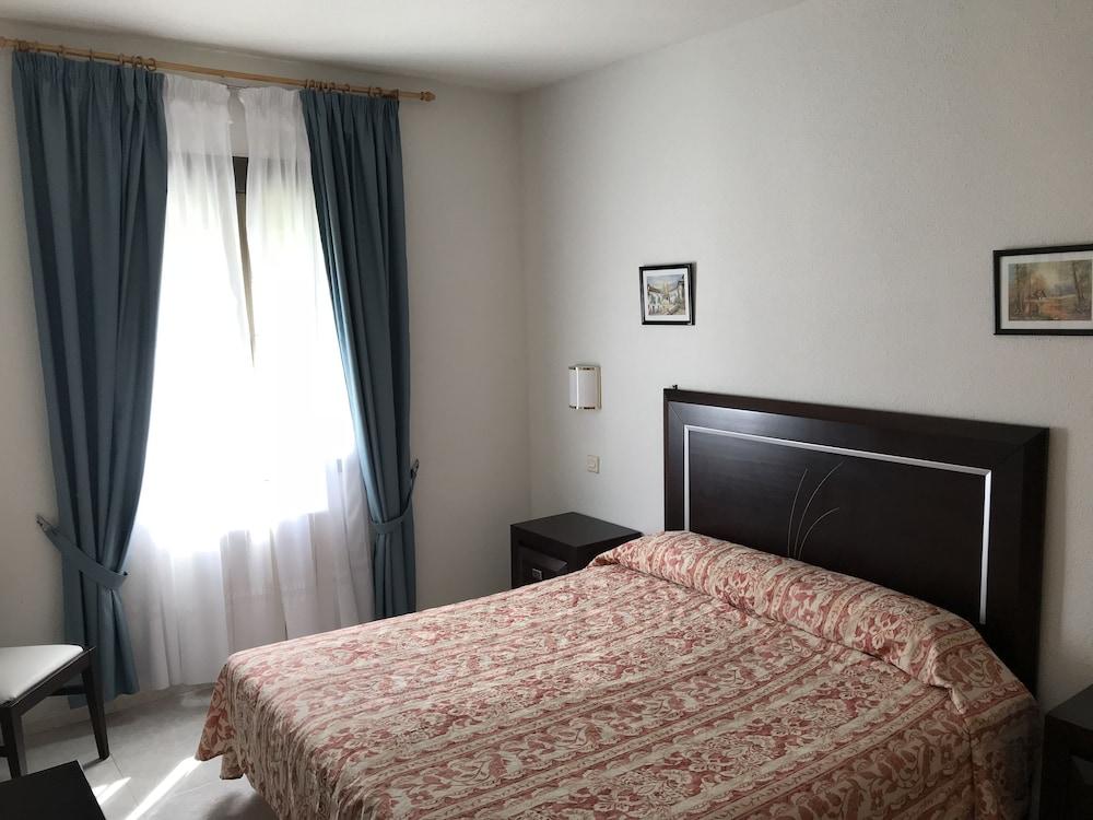 Complejo Turistico Baños del Robledillo