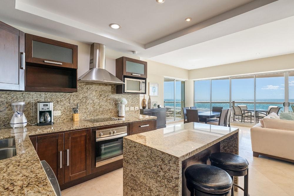 Luna Blanca 0403 by Kivoya