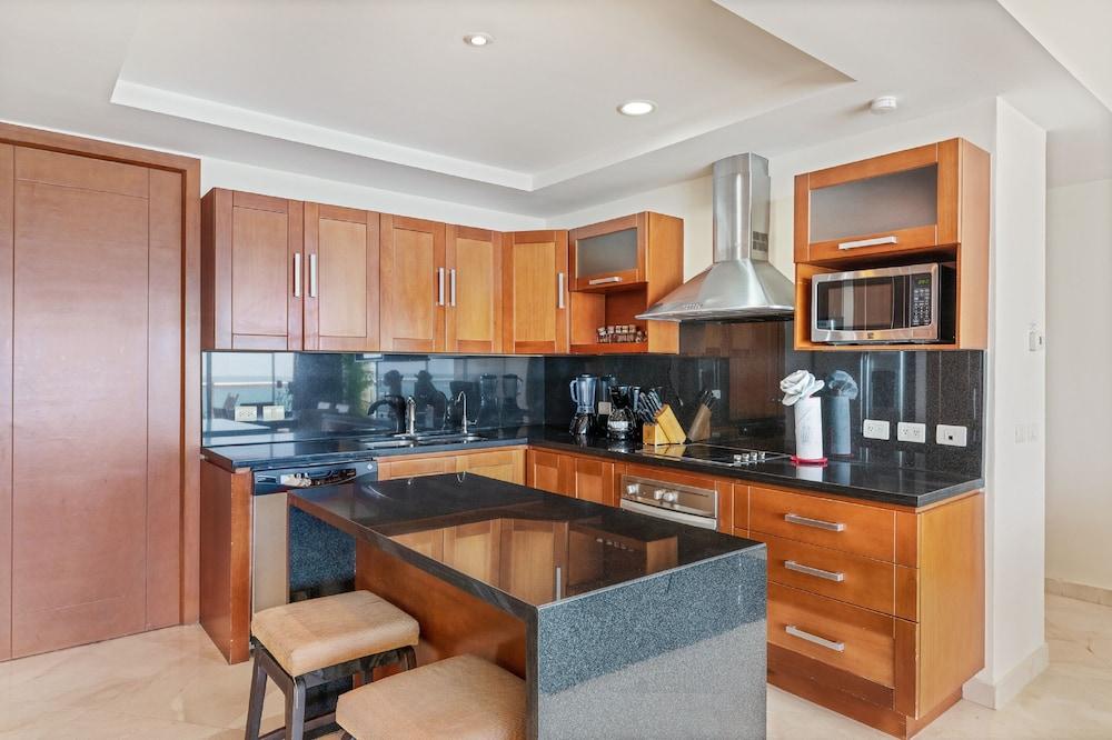 Luna Blanca 0803 by Kivoya