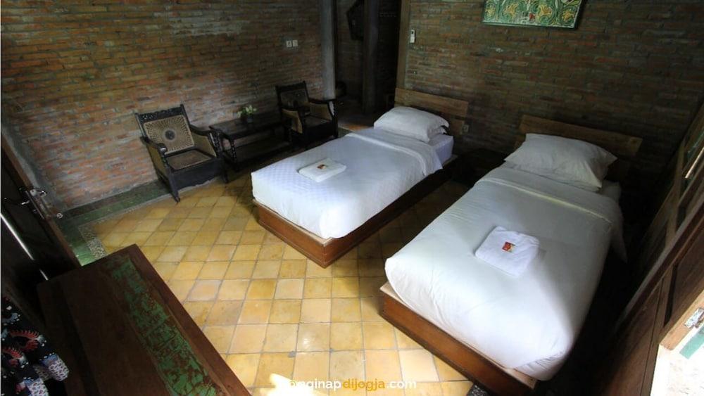 Omah Lila by The Grand Java