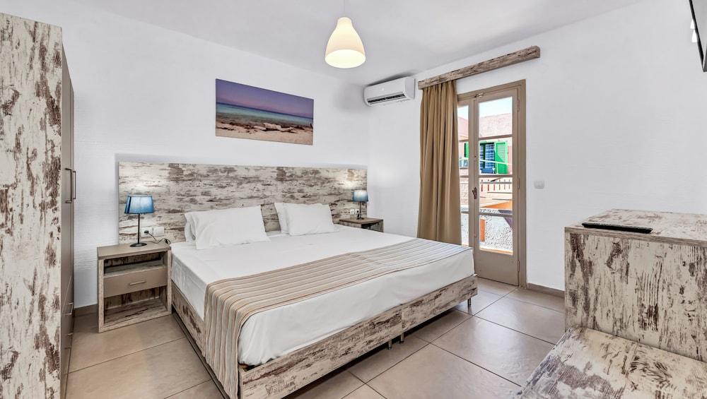 Evina Rooms & Suites