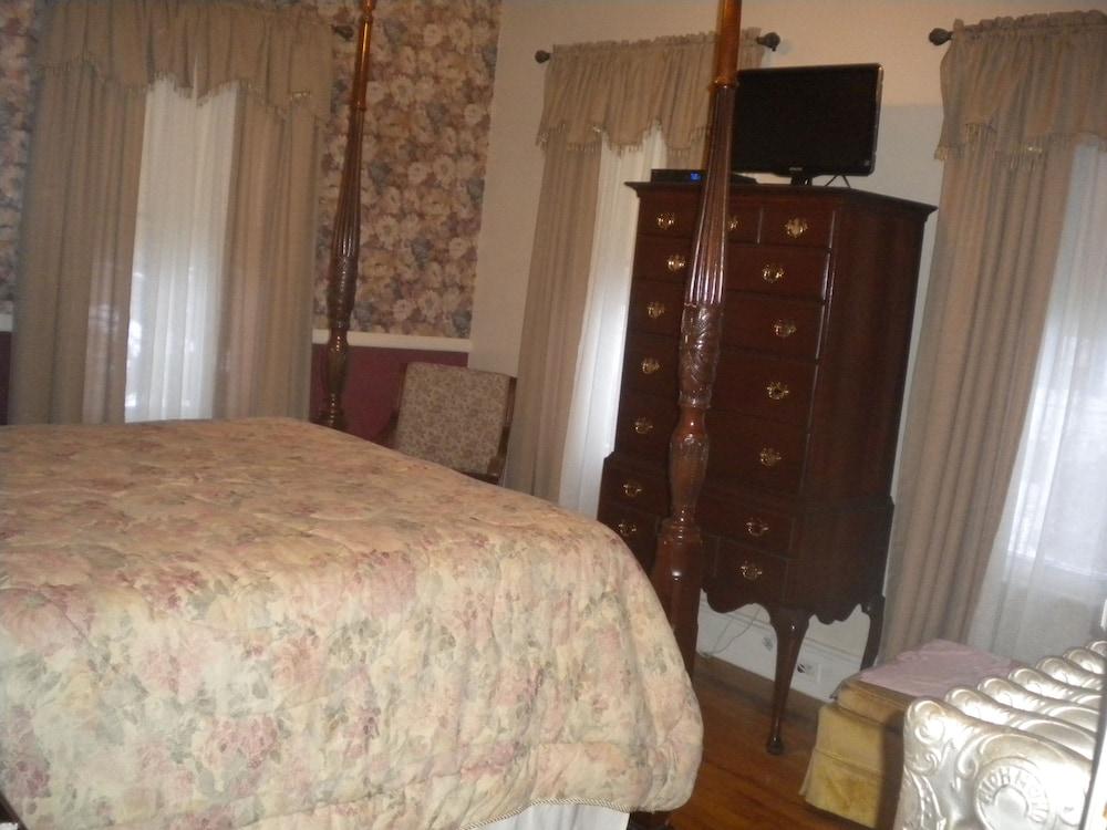 Fleetwood House Bed & Breakfast