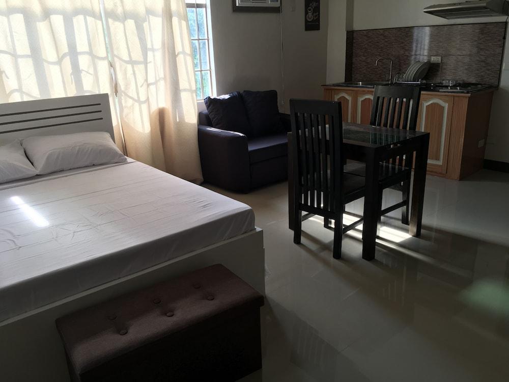 Beinte Singko de Marso Apartments