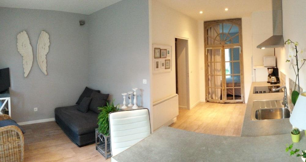 Gite De Pierre et de Lumière