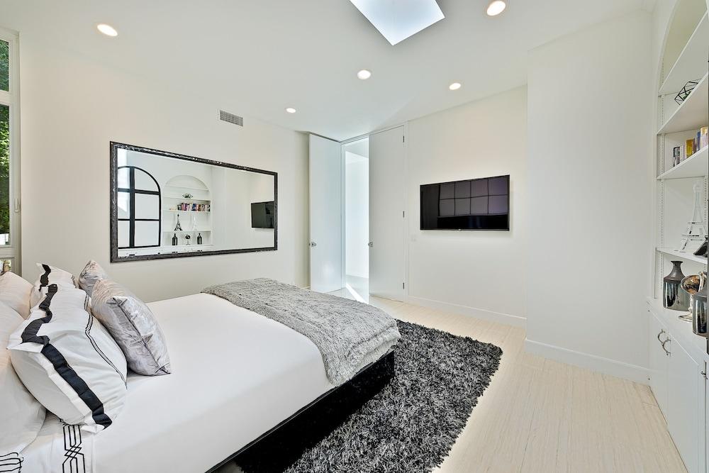 Beverly Hills Luxury Modern Palace