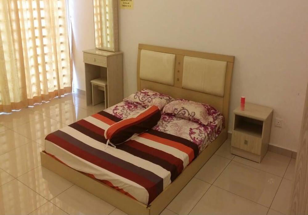 Elessandra 3 Storey 5 Rooms