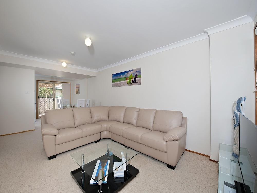 Beachcomber at Fingal Bay