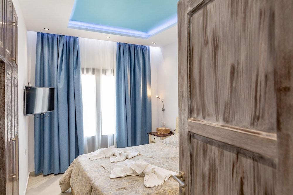 Theoxenia Suites & Apartments