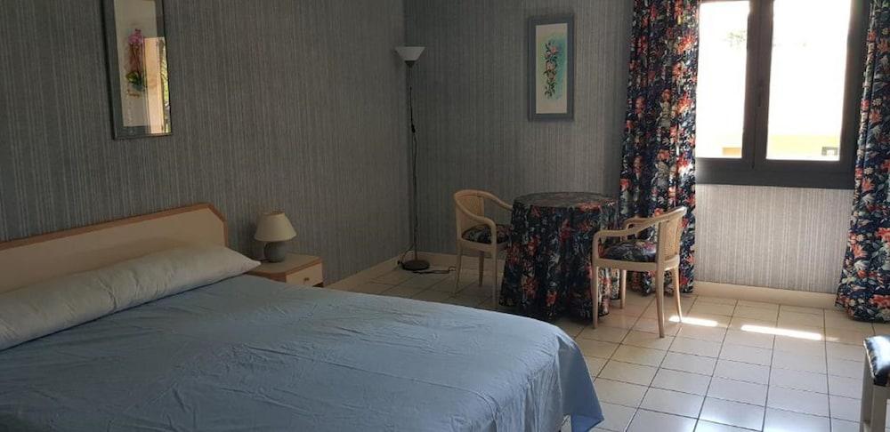 Village Club Yravals