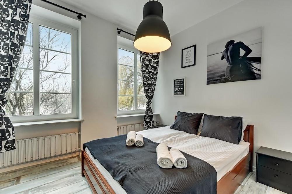 Navy Group - Old Town Apartments