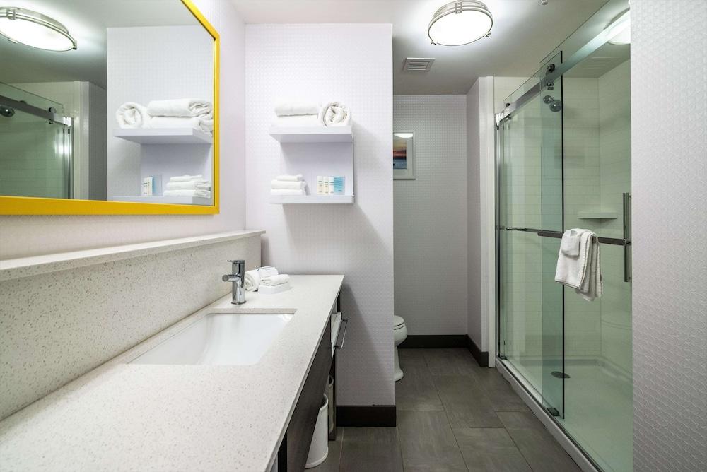 Hampton Inn & Suites Allen Park