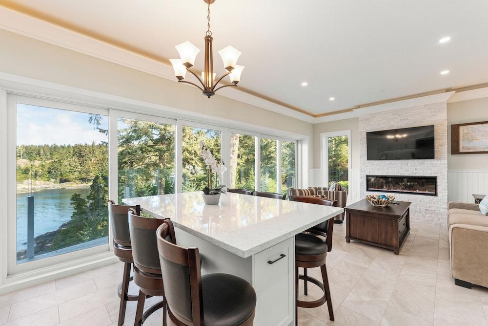 SookePoint Ocean Cottage Resort