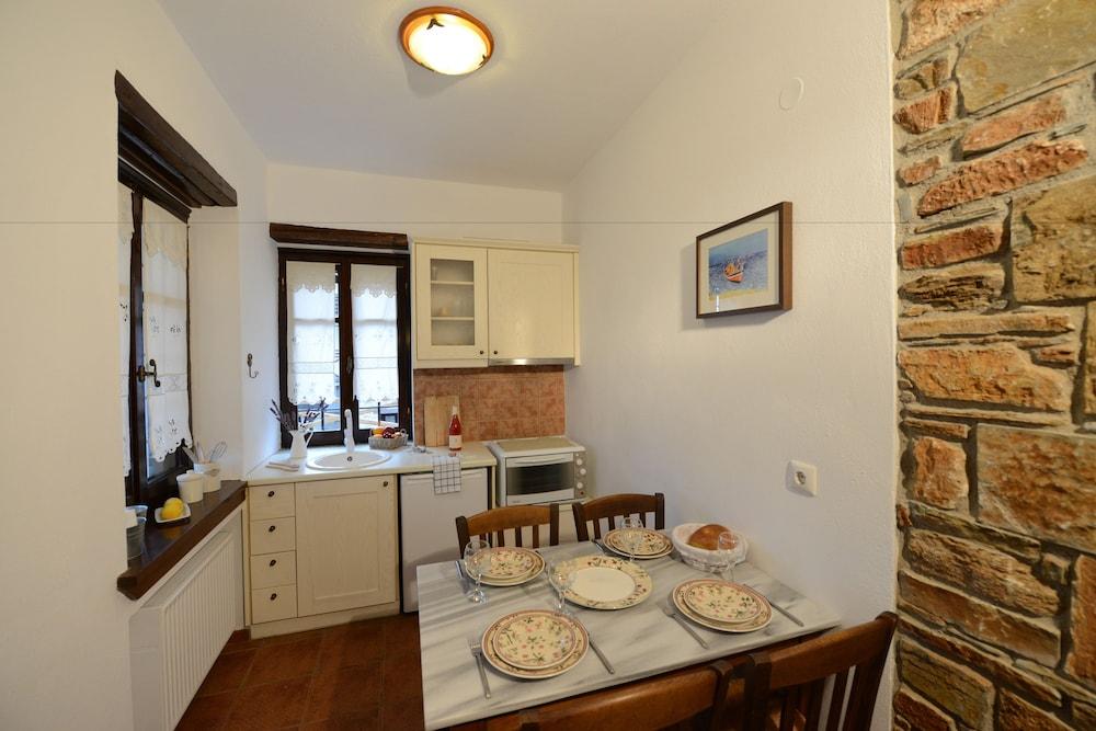 Esperos Suites & Villas