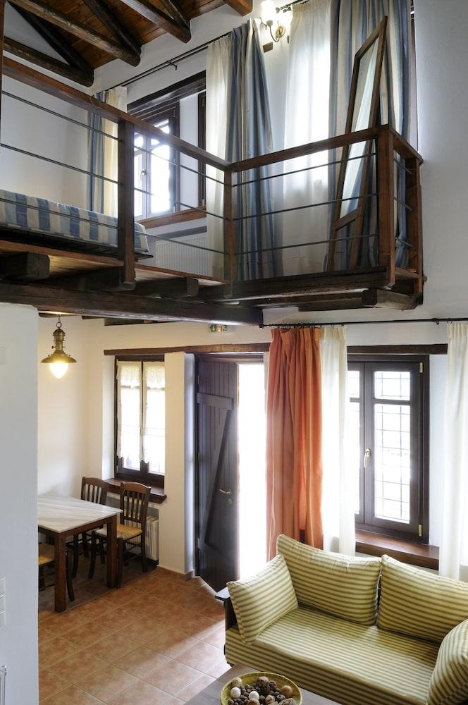 Esperos Suites & Villas