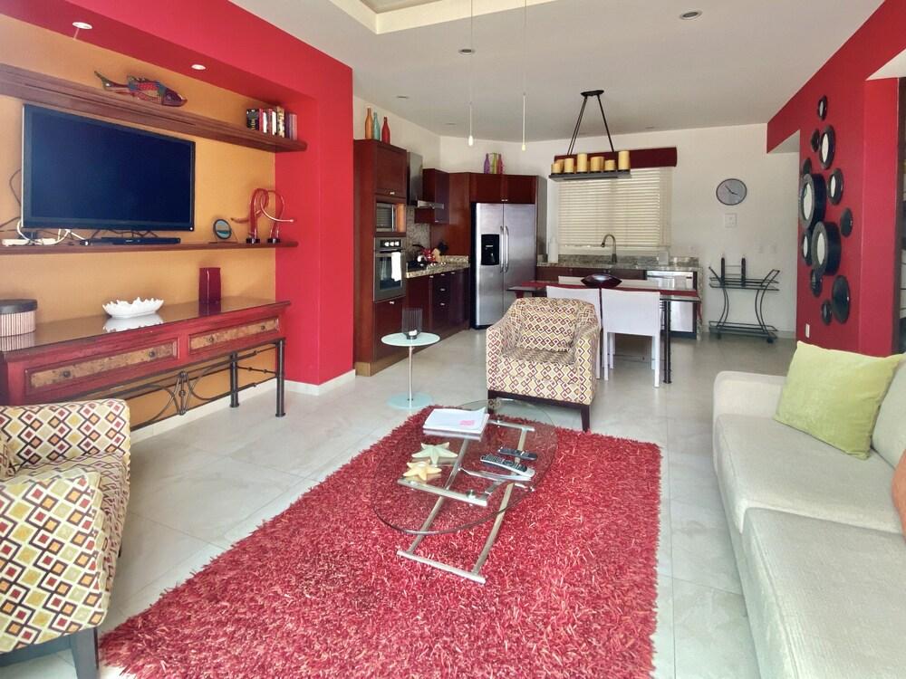 V399 - Casa Round Up