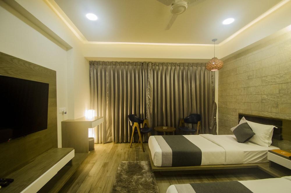 Hotel Grand Elegance