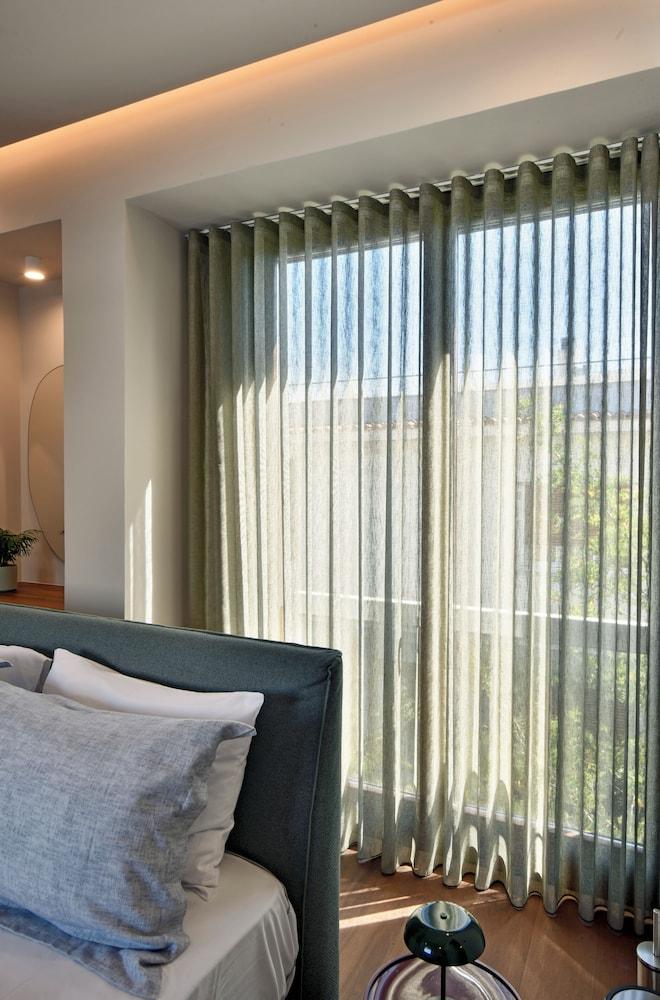 Karyatis Luxury Maisonette by K&K