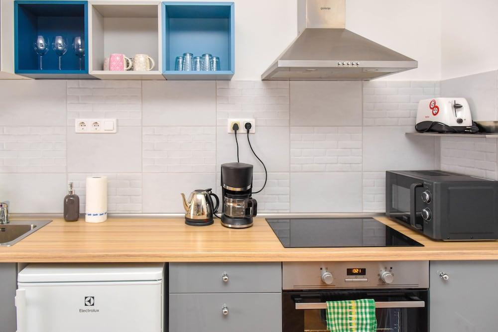 Diamond Astoria 5 sun-lit apartment