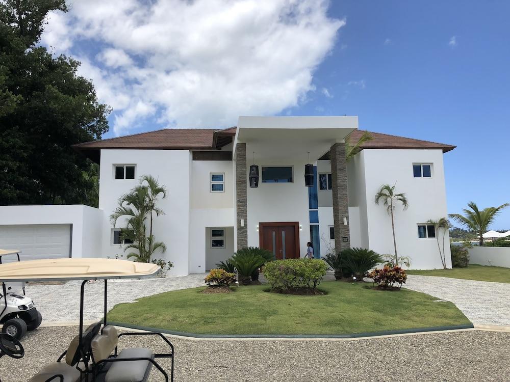 Newly LUXURY designed villa