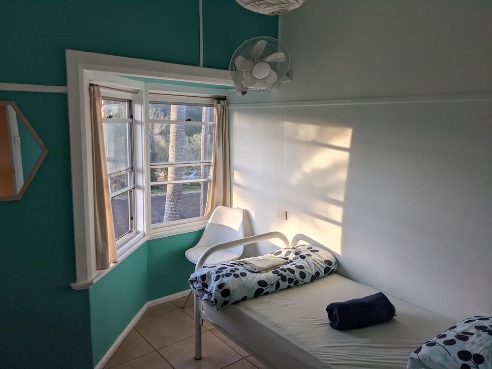 Ozzie Pozzie Backpackers