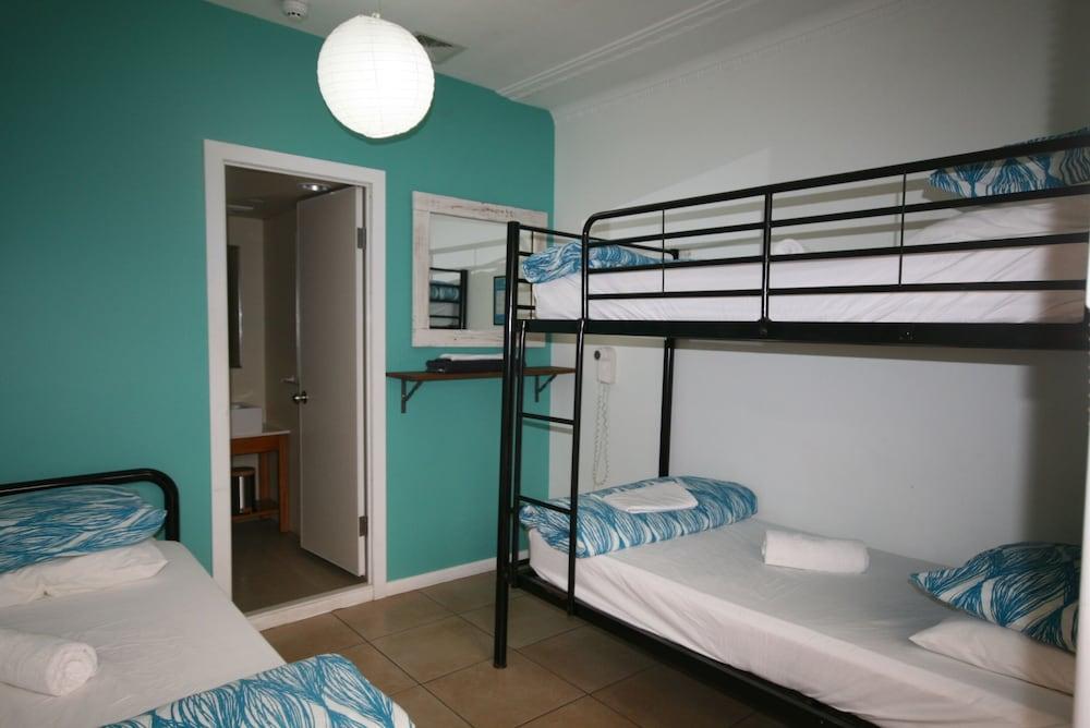 Ozzie Pozzie Backpackers