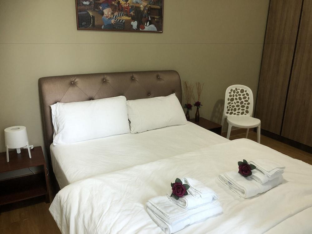 Teega Waterfront - Hello Kitty