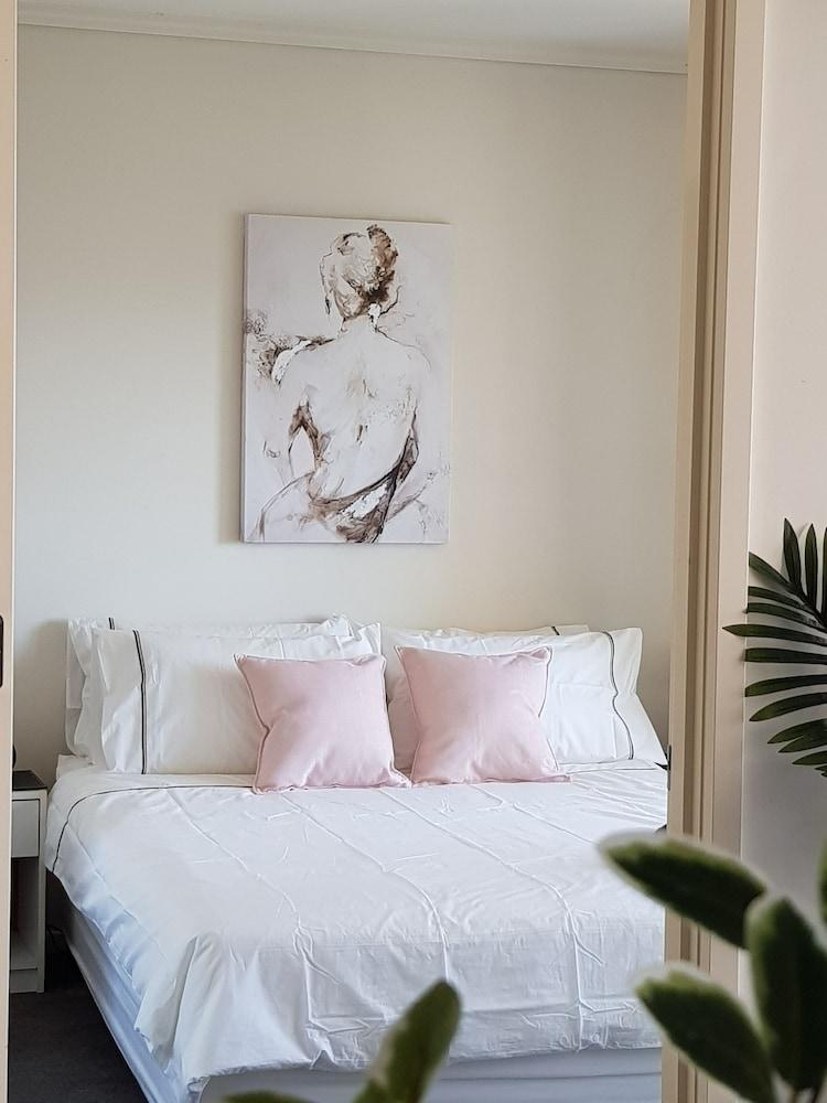 ReadySet Apartments on Kavanagh