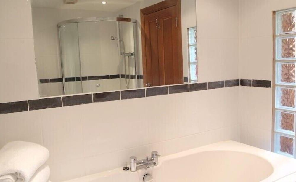 Auchenheglish Lodges - Carriage Lodge