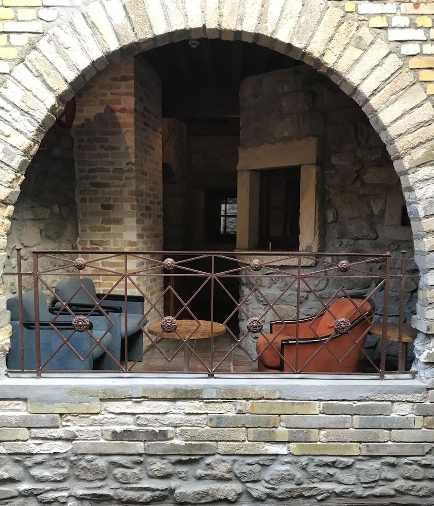 Aux Prisons de Montagny