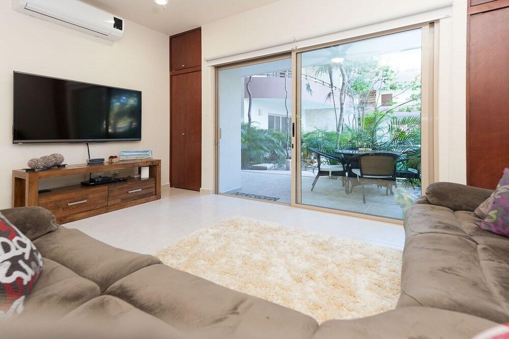 Puerta Zama 107 by BRM