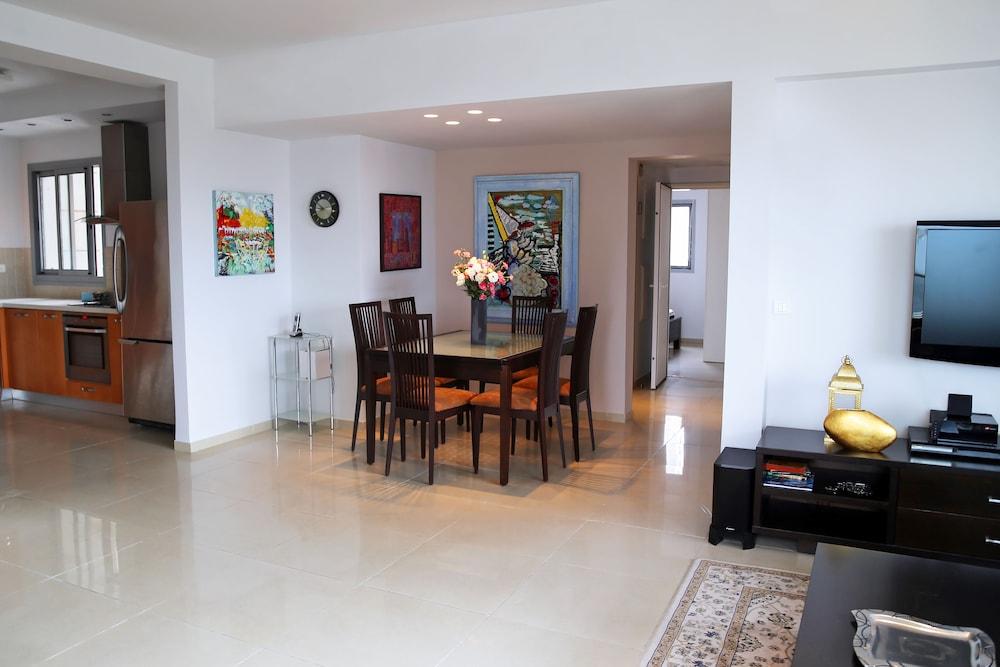 Luxury With Stunning View And Parking