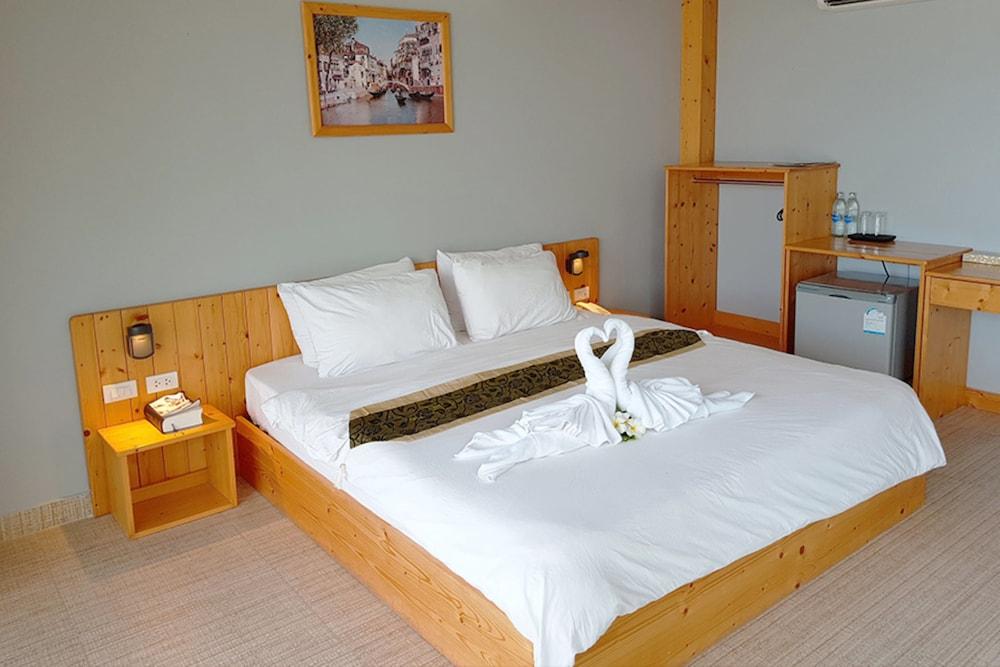 The Grace Amphawa Resort