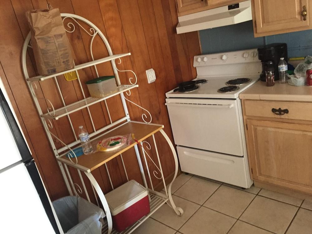 Phillips Historic Motel & Cottages