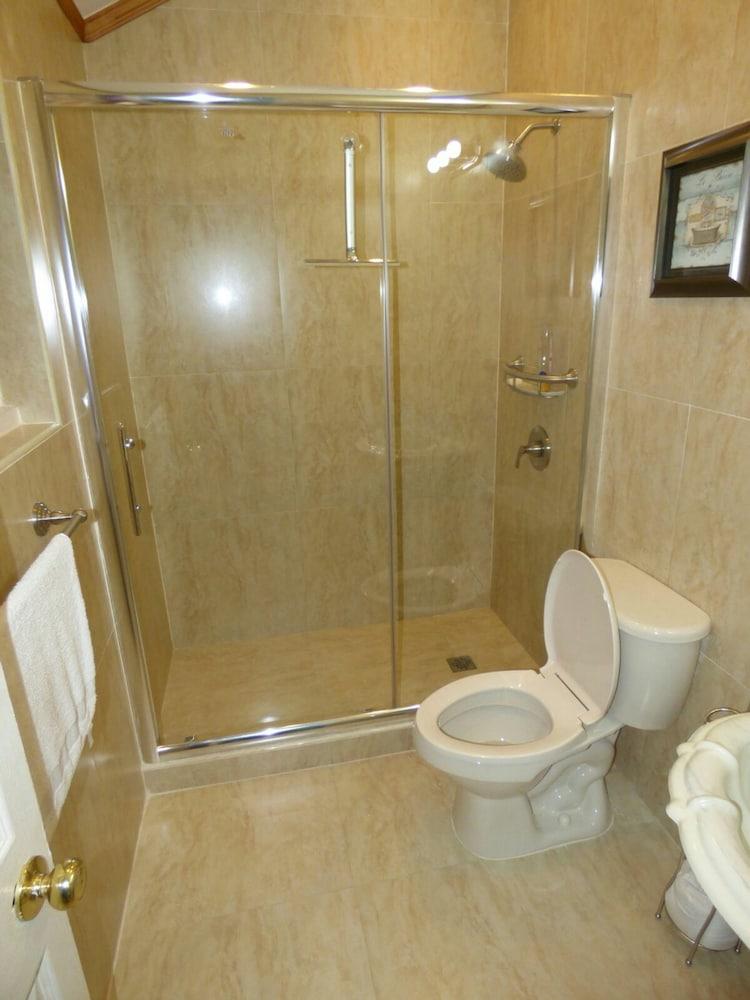 Fisherman's Point Holiday