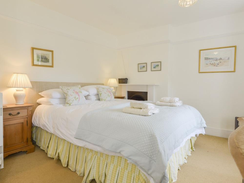 4 Coastguards Cottage