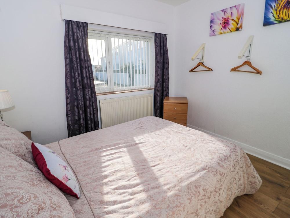 Beside The Sea - Ar Lan y Mor