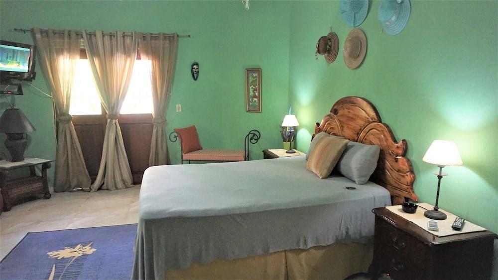 2 Bedroom 'Bird Watching Vacation' Villa