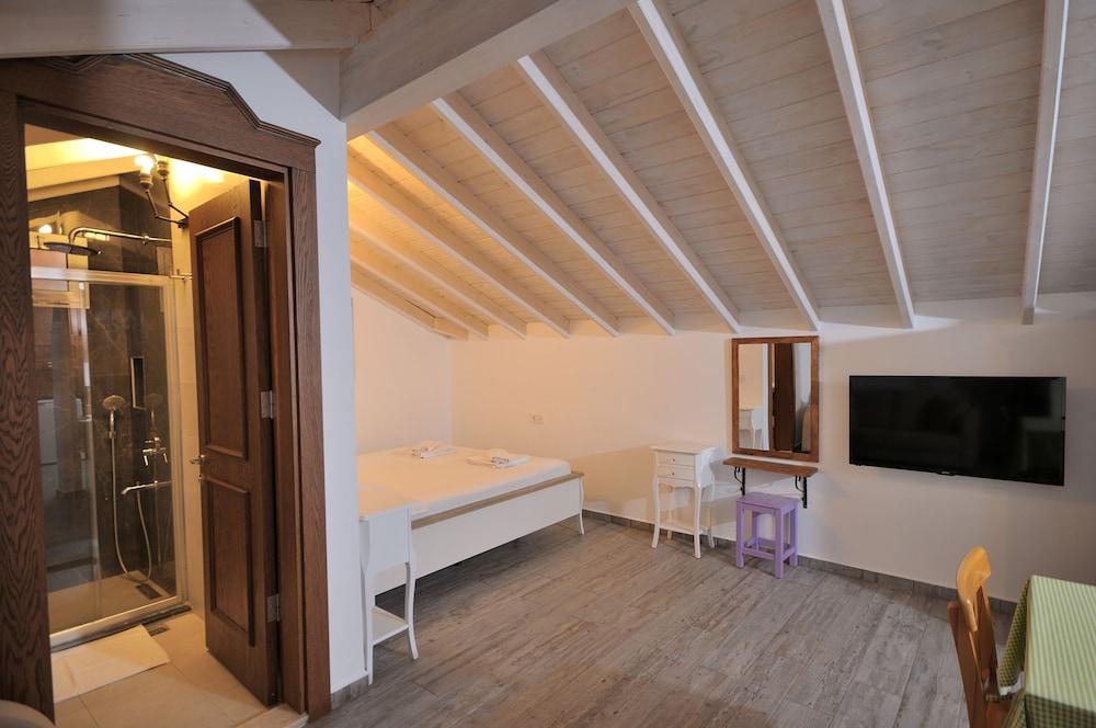 Brothers Cesme Hotel