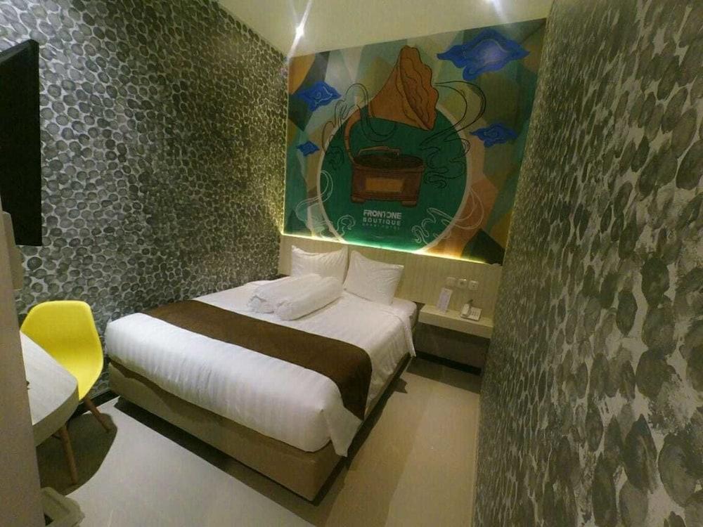 Front One Boutique Brani Solo