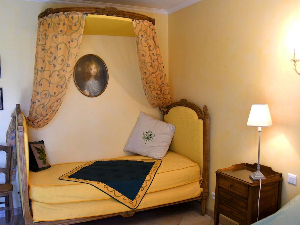 Les Chambres d'Adeline B&B